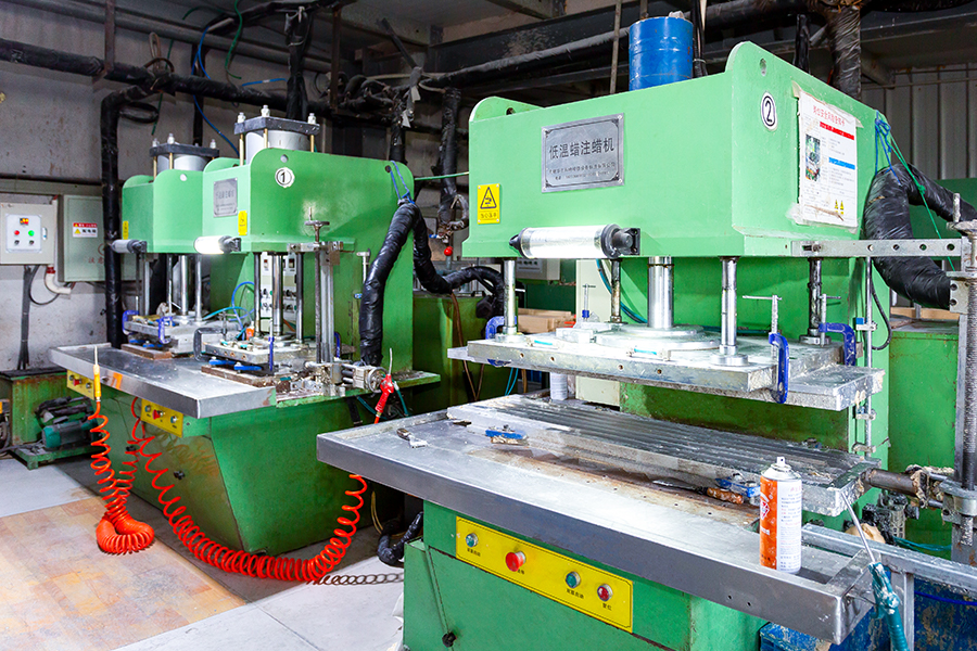 Cera Iniectio Machina